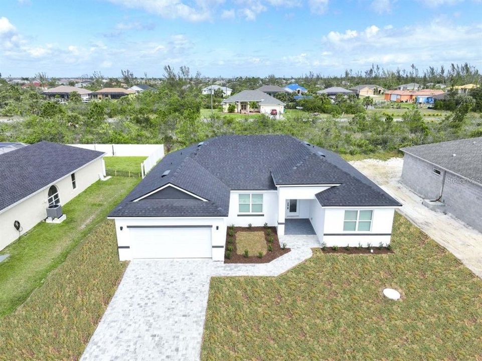 En Venta: $389,000 (4 camas, 2 baños, 1917 Pies cuadrados)
