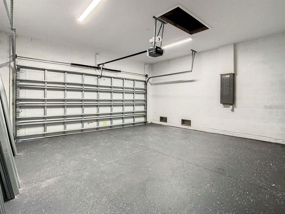En Venta: $389,000 (4 camas, 2 baños, 1917 Pies cuadrados)