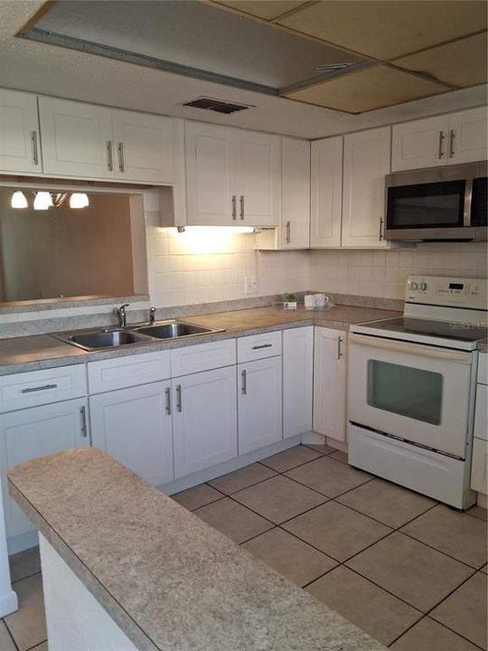For Sale: $120,000 (2 beds, 1 baths, 1004 Square Feet)