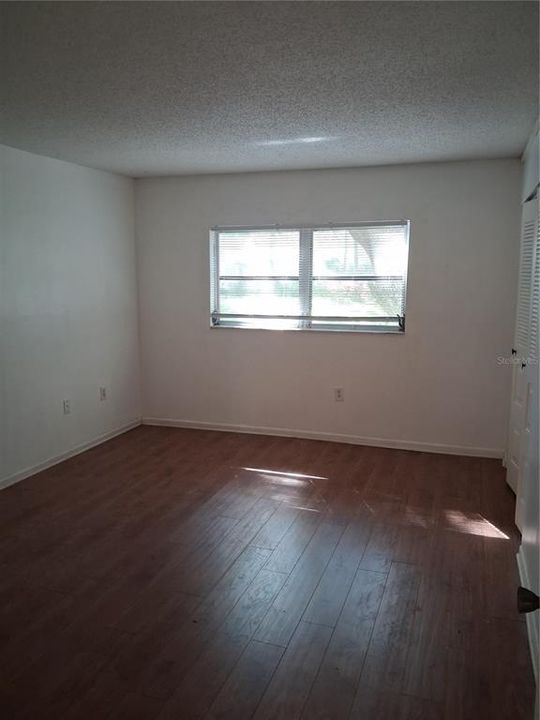 For Sale: $120,000 (2 beds, 1 baths, 1004 Square Feet)