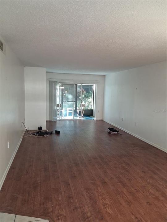 For Sale: $120,000 (2 beds, 1 baths, 1004 Square Feet)