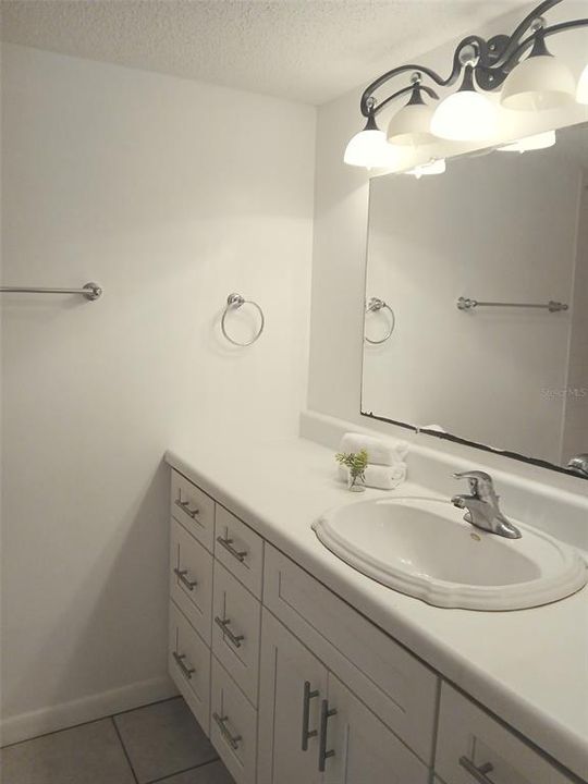 For Sale: $120,000 (2 beds, 1 baths, 1004 Square Feet)