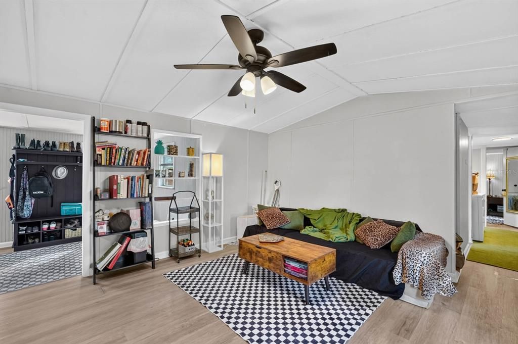 En Venta: $419,000 (2 camas, 1 baños, 784 Pies cuadrados)