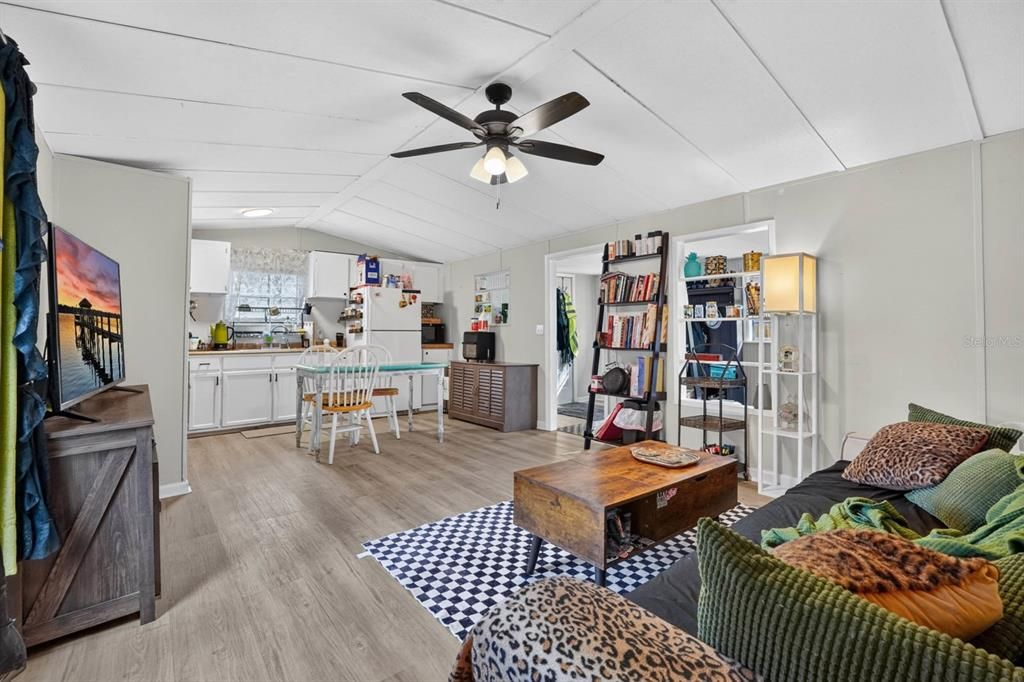 En Venta: $419,000 (2 camas, 1 baños, 784 Pies cuadrados)