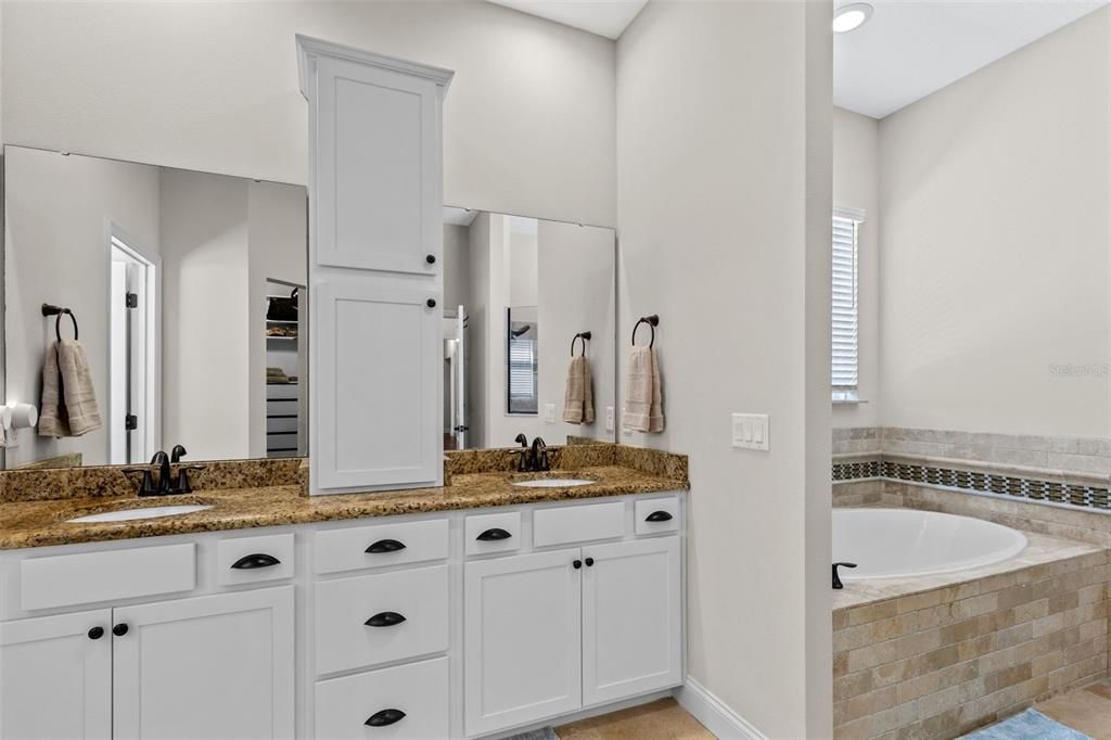 For Sale: $1,250,000 (4 beds, 4 baths, 3876 Square Feet)