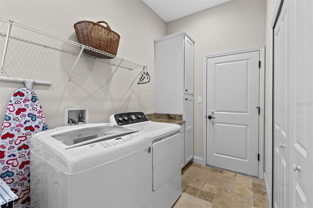For Sale: $1,250,000 (4 beds, 4 baths, 3876 Square Feet)