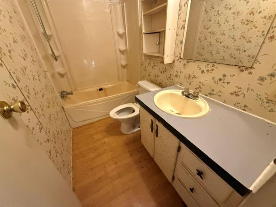 На продажу: $84,000 (3 спален, 2 ванн, 1404 Квадратных фут)
