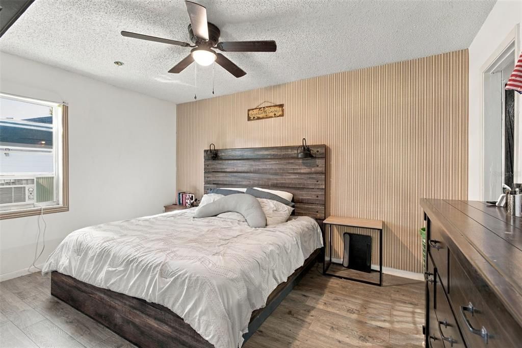 For Sale: $350,000 (4 beds, 2 baths, 1808 Square Feet)