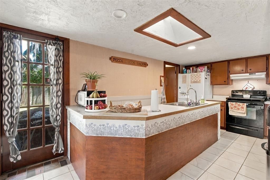 For Sale: $350,000 (4 beds, 2 baths, 1808 Square Feet)