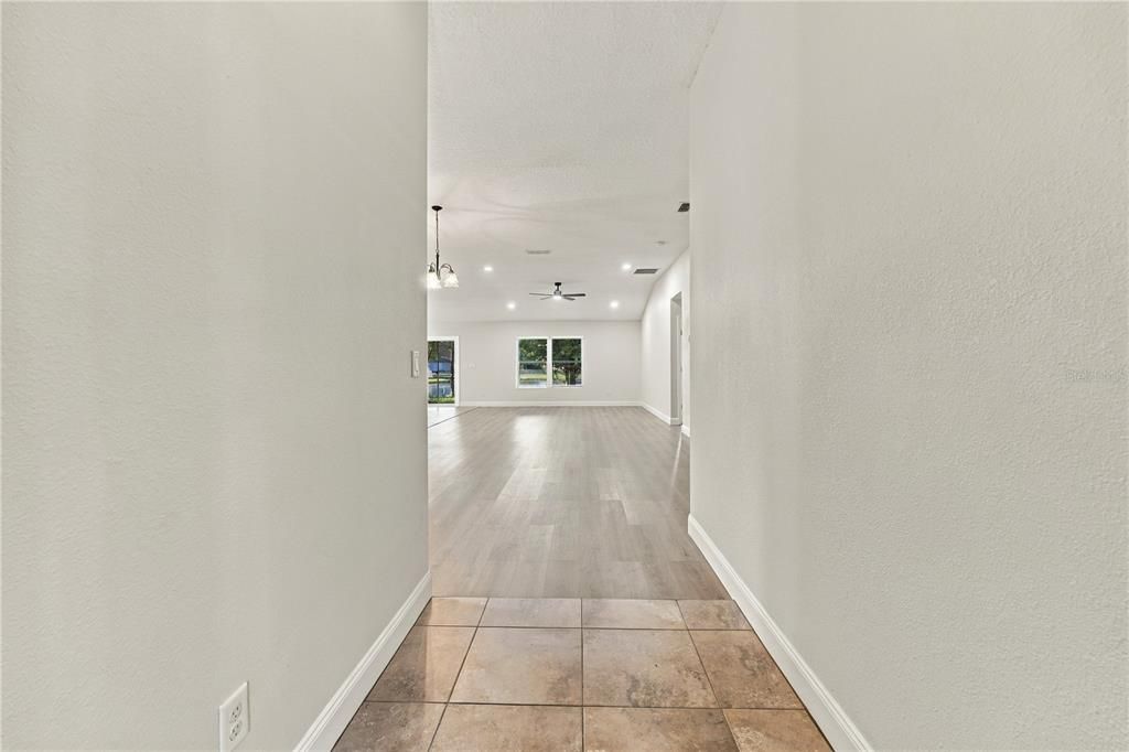 En Venta: $364,900 (4 camas, 2 baños, 1864 Pies cuadrados)