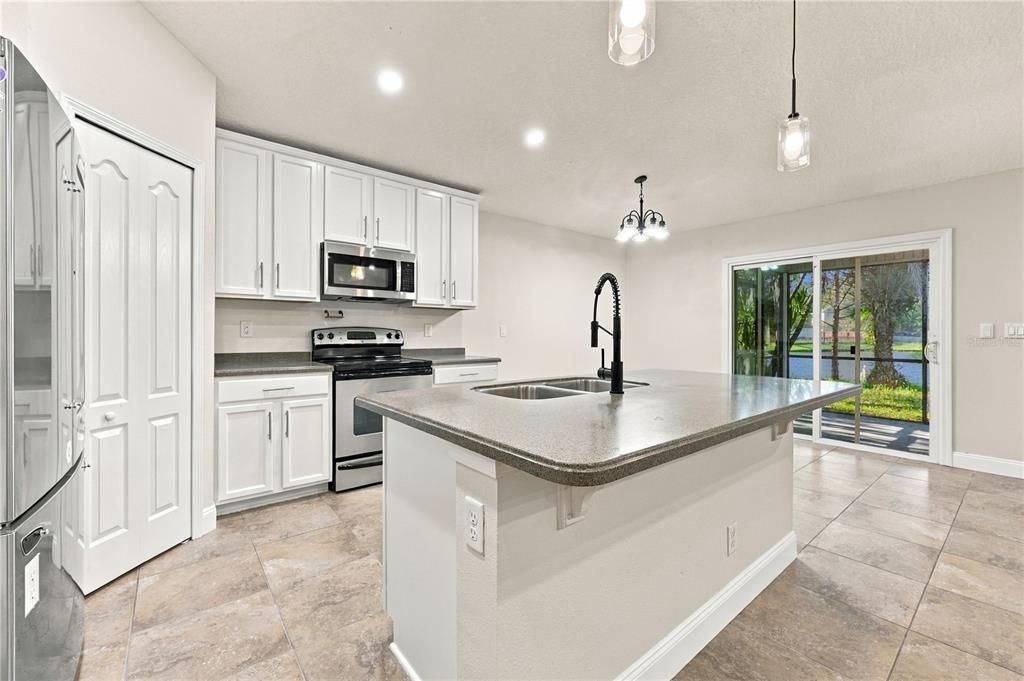 En Venta: $364,900 (4 camas, 2 baños, 1864 Pies cuadrados)