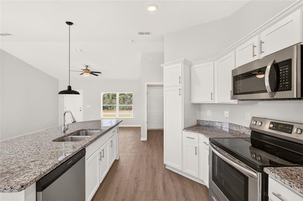 For Sale: $259,900 (3 beds, 2 baths, 1311 Square Feet)