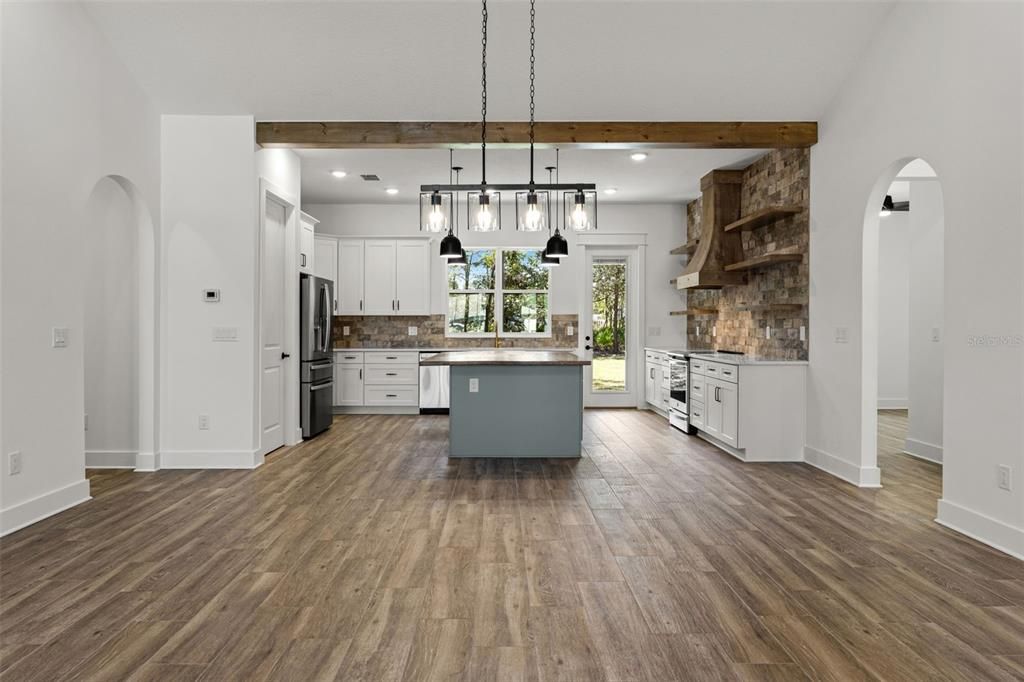 For Sale: $510,000 (4 beds, 2 baths, 2291 Square Feet)