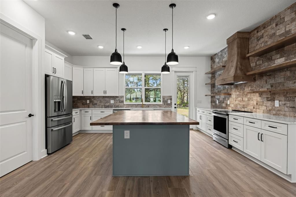 For Sale: $510,000 (4 beds, 2 baths, 2291 Square Feet)
