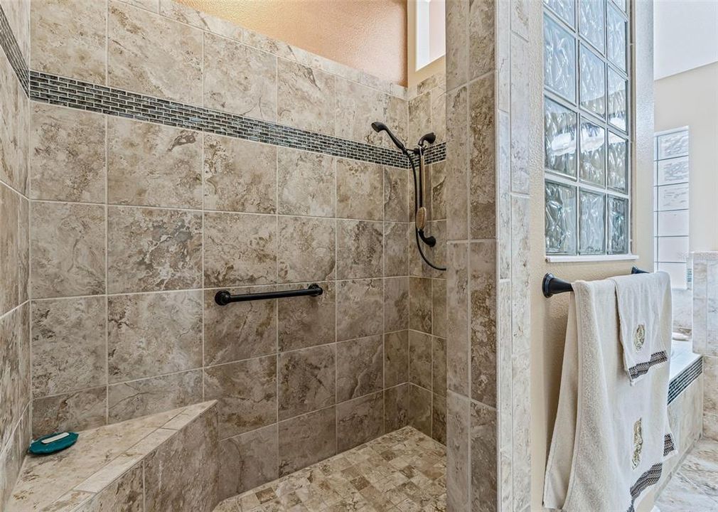 На продажу: $549,900 (3 спален, 2 ванн, 1930 Квадратных фут)