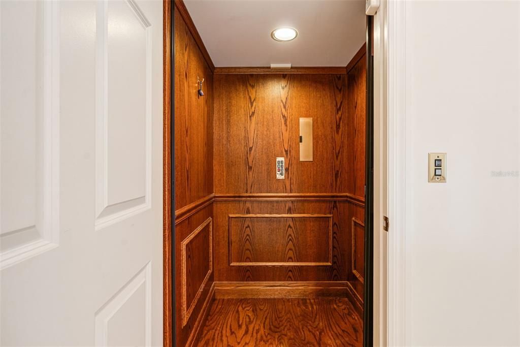 En Venta: $2,795,000 (4 camas, 4 baños, 5764 Pies cuadrados)