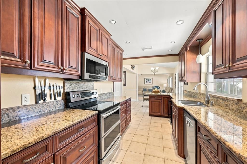 For Sale: $545,000 (3 beds, 2 baths, 2317 Square Feet)