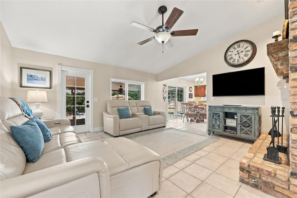 For Sale: $545,000 (3 beds, 2 baths, 2317 Square Feet)