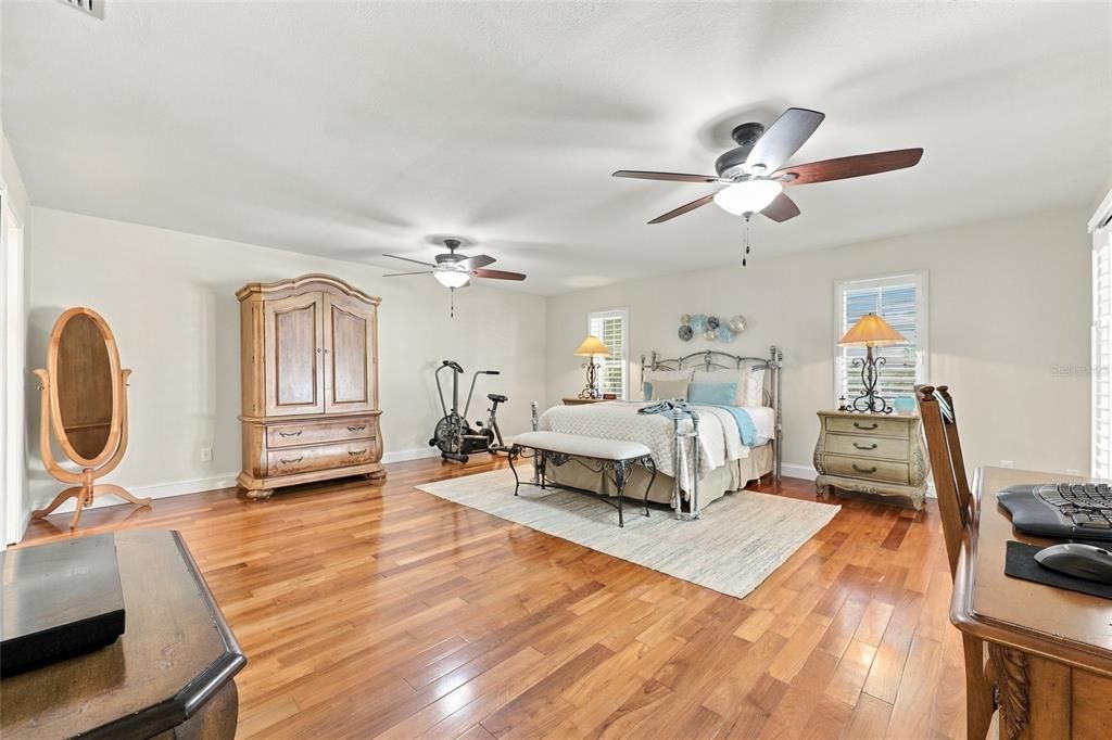 For Sale: $545,000 (3 beds, 2 baths, 2317 Square Feet)