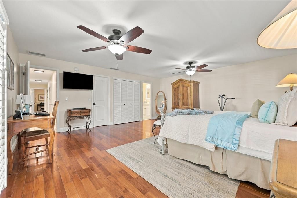 For Sale: $545,000 (3 beds, 2 baths, 2317 Square Feet)