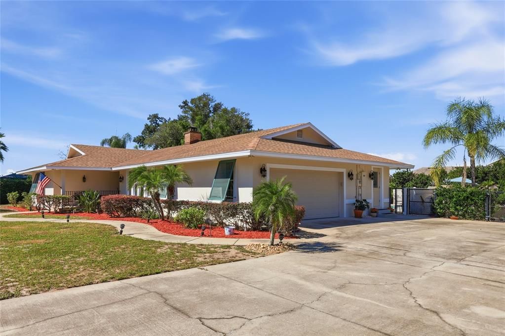 For Sale: $545,000 (3 beds, 2 baths, 2317 Square Feet)
