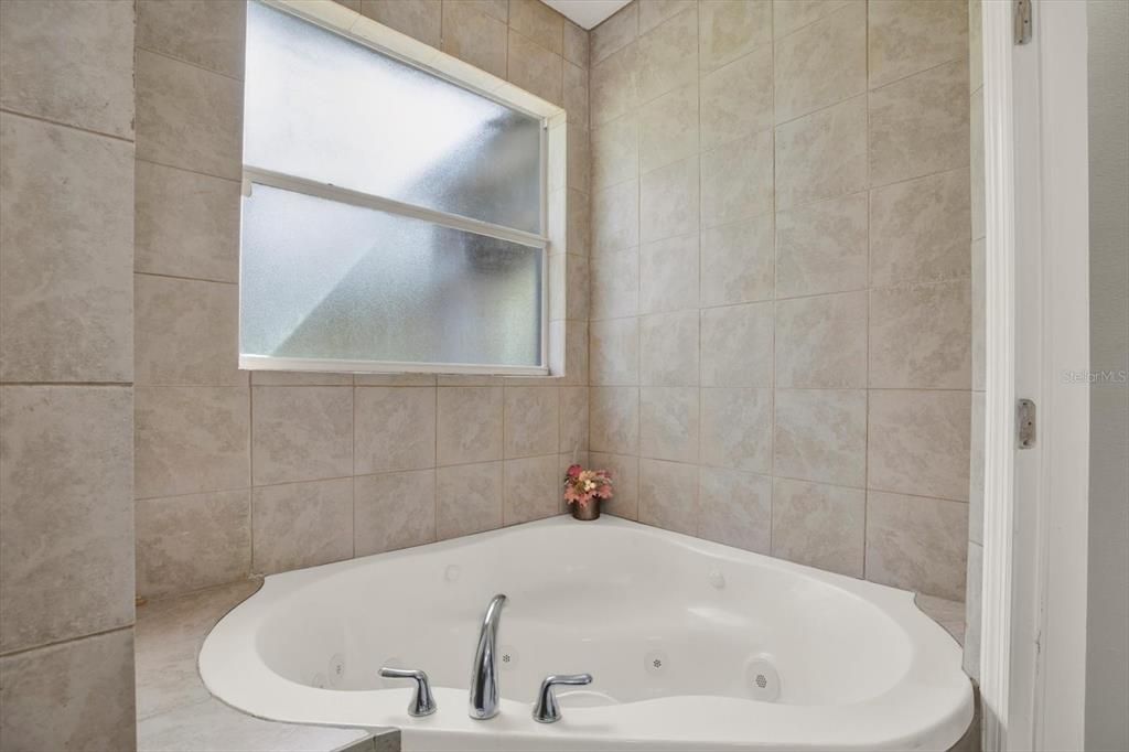 En Venta: $675,000 (5 camas, 3 baños, 3159 Pies cuadrados)
