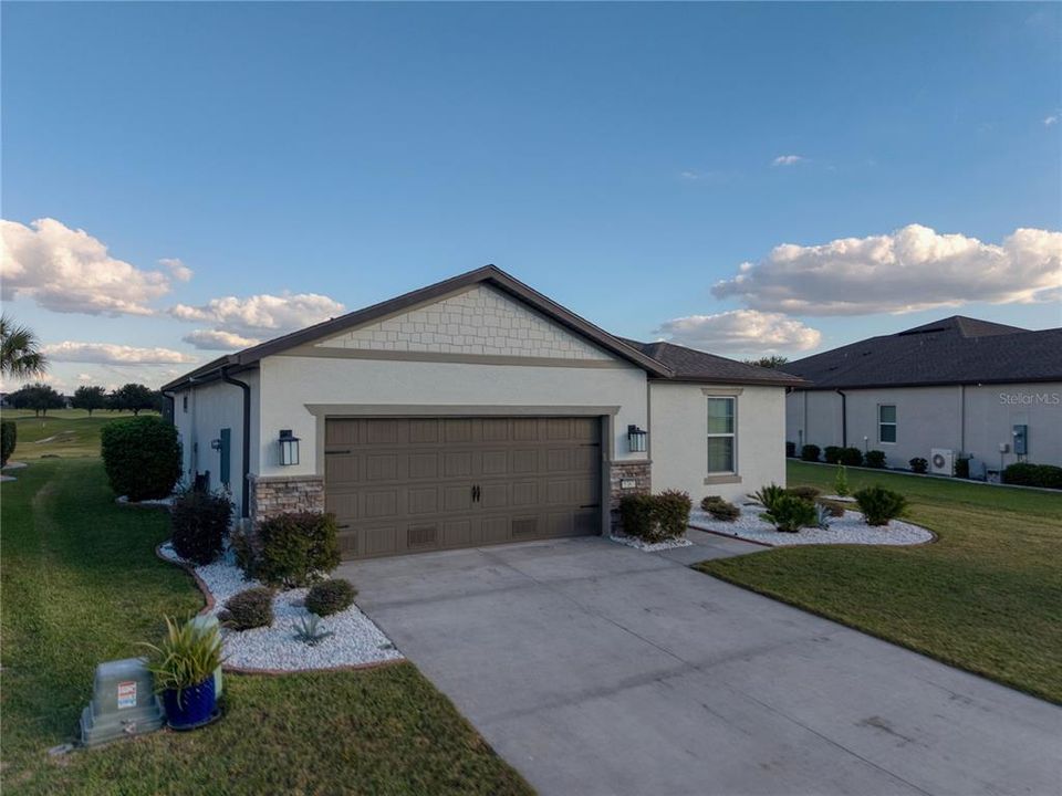For Sale: $550,000 (2 beds, 2 baths, 1672 Square Feet)