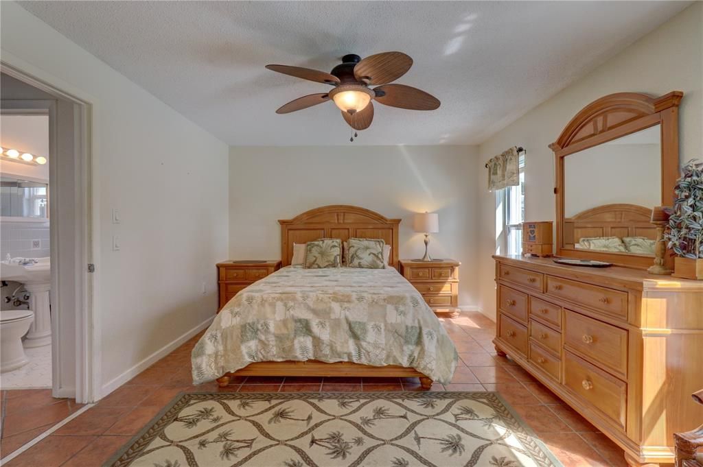 На продажу: $314,900 (3 спален, 2 ванн, 1631 Квадратных фут)