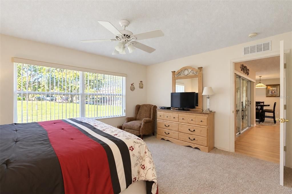 For Sale: $225,000 (2 beds, 2 baths, 1504 Square Feet)