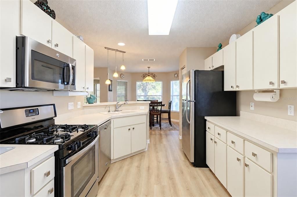 For Sale: $225,000 (2 beds, 2 baths, 1504 Square Feet)