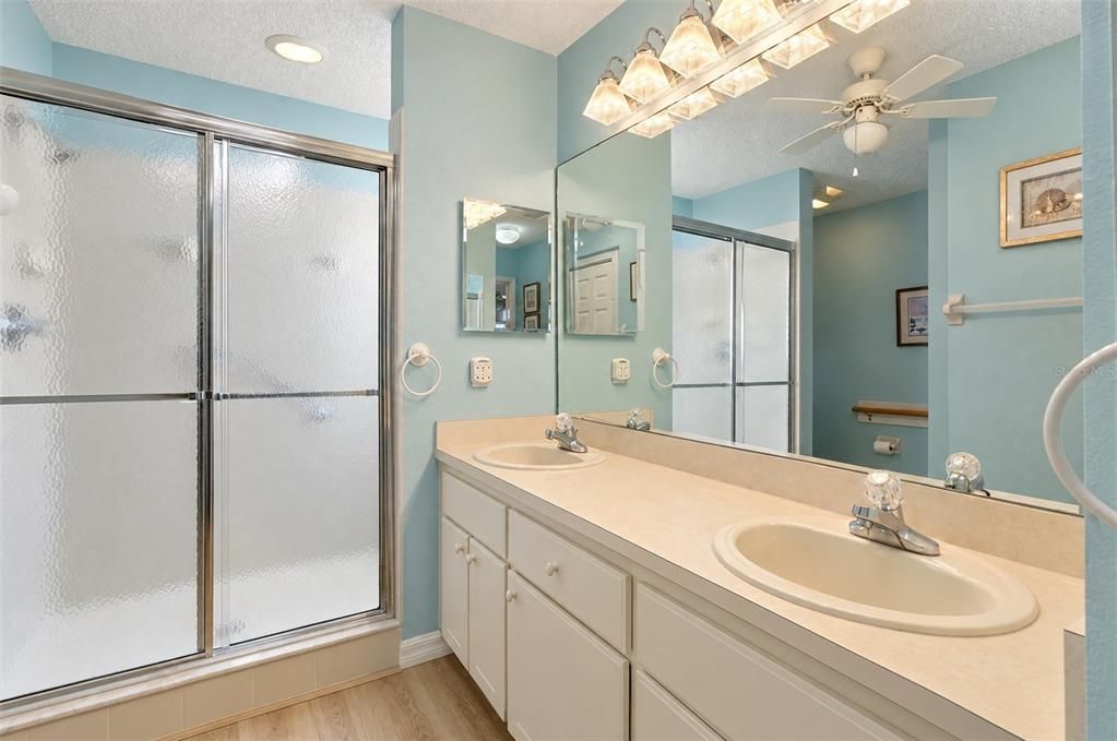 For Sale: $225,000 (2 beds, 2 baths, 1504 Square Feet)