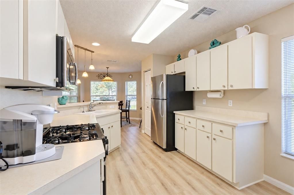 For Sale: $225,000 (2 beds, 2 baths, 1504 Square Feet)