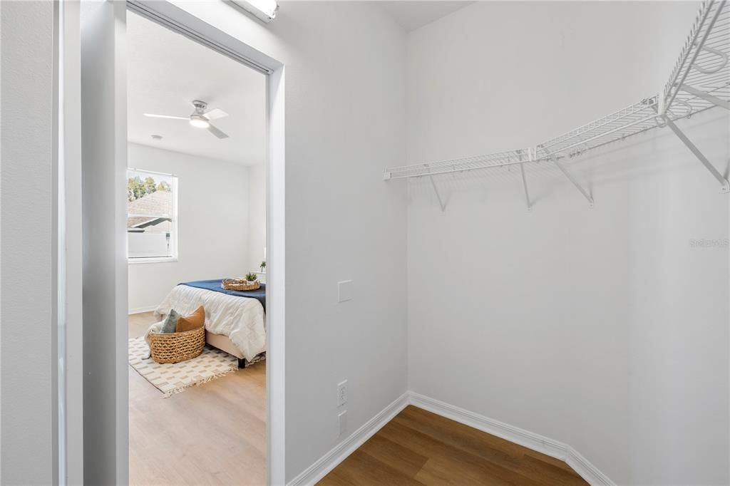 En Venta: $529,000 (4 camas, 2 baños, 2420 Pies cuadrados)