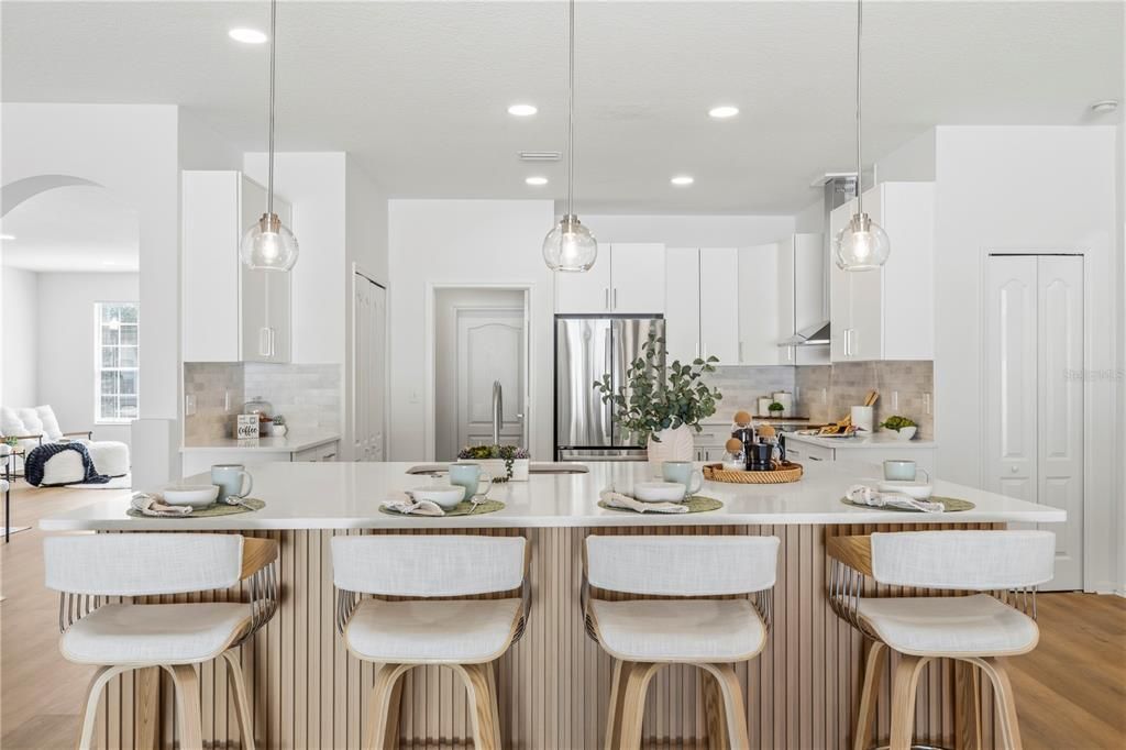 En Venta: $529,000 (4 camas, 2 baños, 2420 Pies cuadrados)