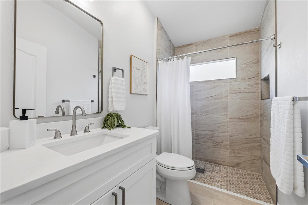 En Venta: $529,000 (4 camas, 2 baños, 2420 Pies cuadrados)