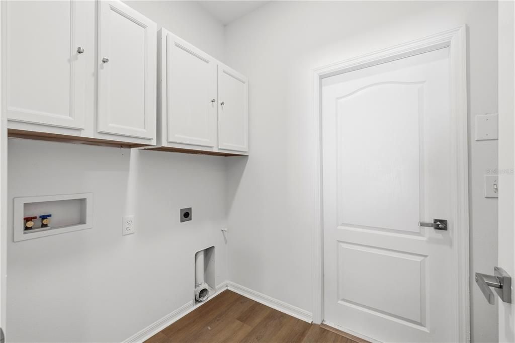 En Venta: $529,000 (4 camas, 2 baños, 2420 Pies cuadrados)