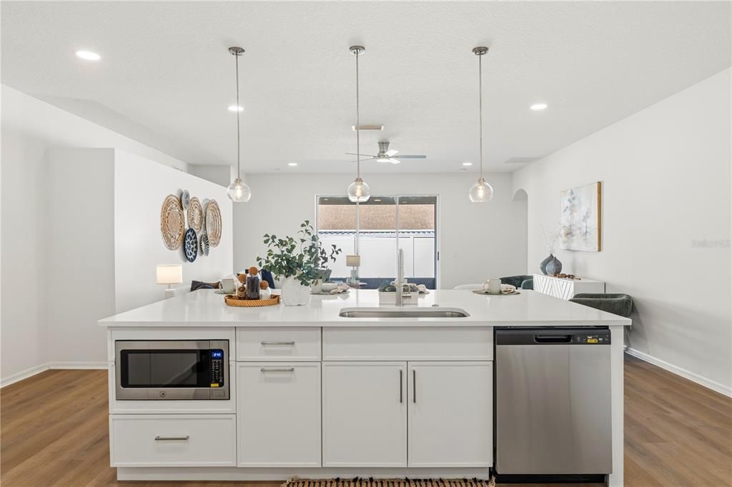 En Venta: $529,000 (4 camas, 2 baños, 2420 Pies cuadrados)