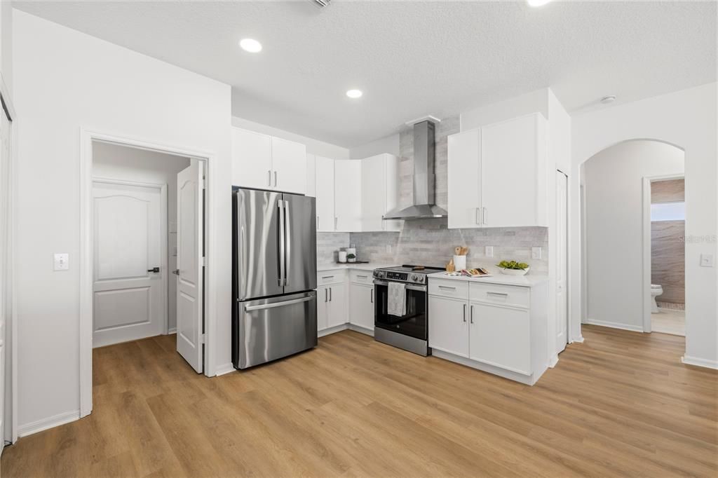 En Venta: $529,000 (4 camas, 2 baños, 2420 Pies cuadrados)