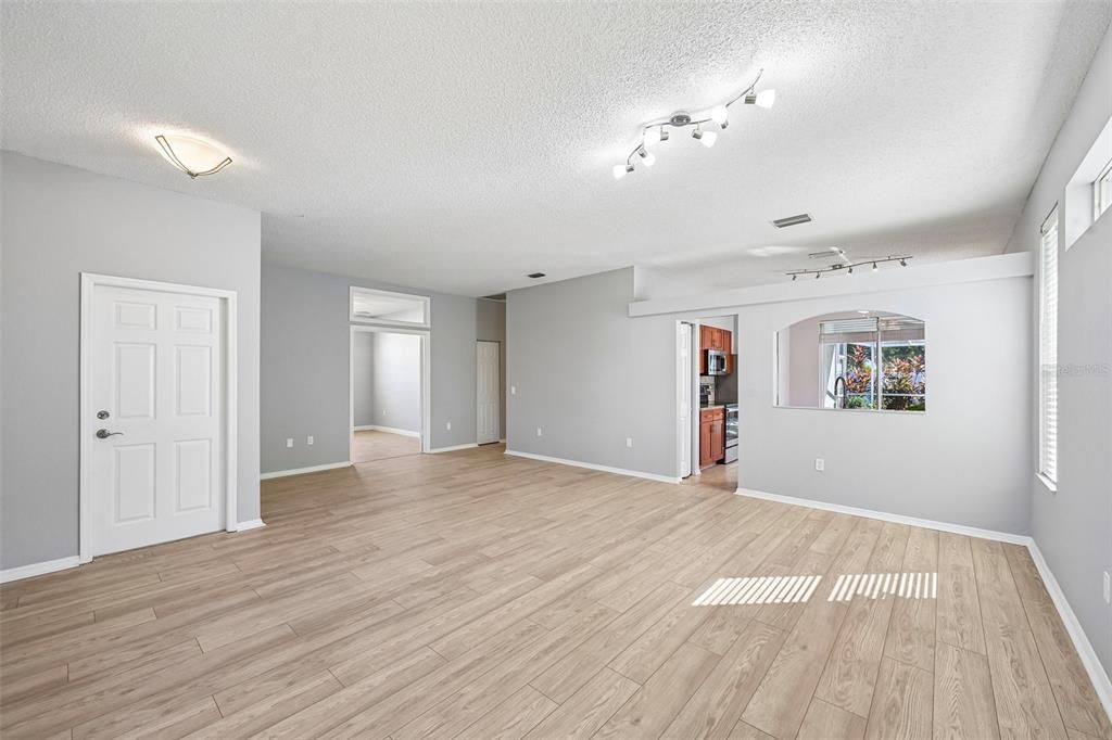 En Venta: $359,900 (3 camas, 2 baños, 1523 Pies cuadrados)