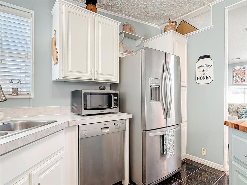 For Sale: $199,000 (2 beds, 2 baths, 1084 Square Feet)