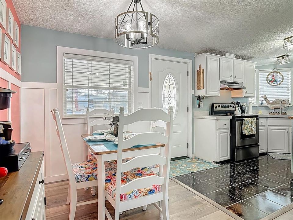 For Sale: $199,000 (2 beds, 2 baths, 1084 Square Feet)