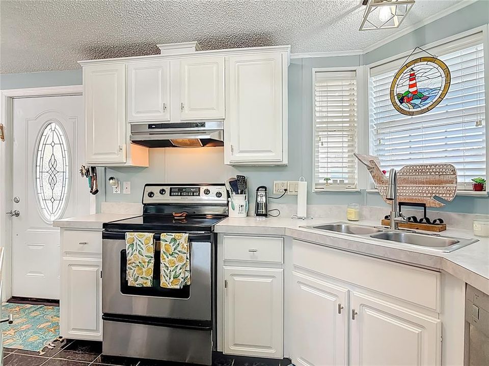For Sale: $199,000 (2 beds, 2 baths, 1084 Square Feet)