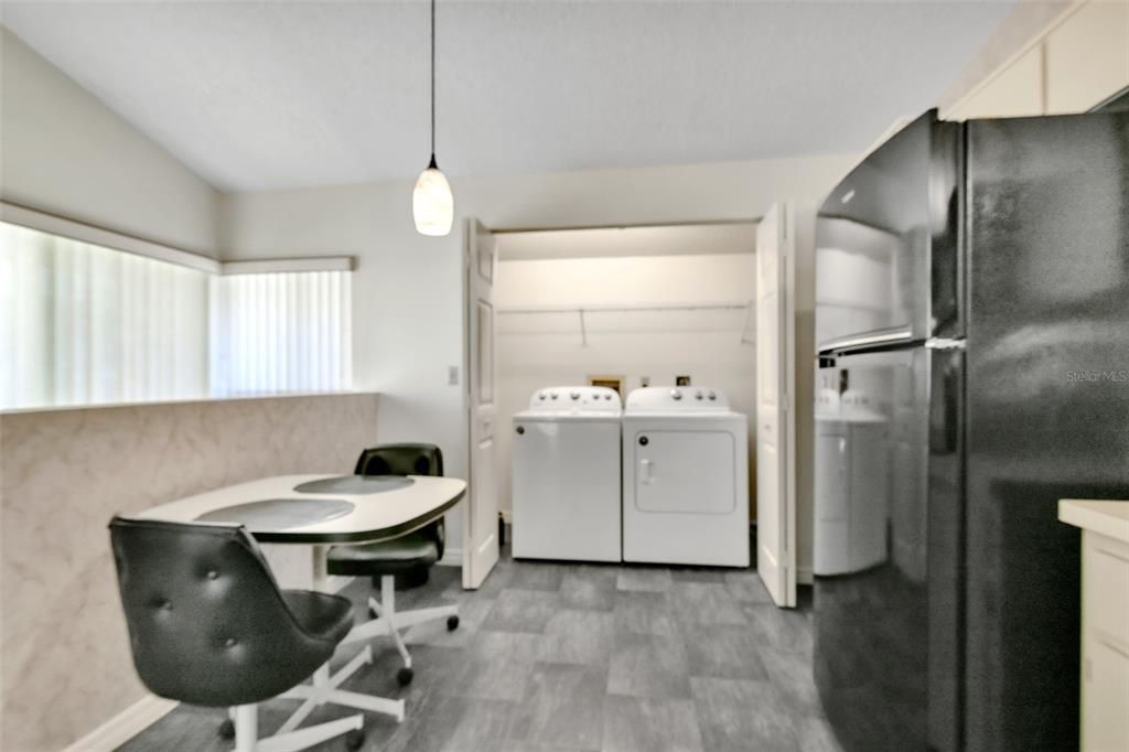 For Sale: $199,999 (2 beds, 2 baths, 1160 Square Feet)