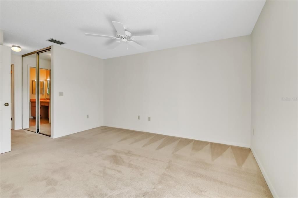 For Sale: $199,999 (2 beds, 2 baths, 1160 Square Feet)
