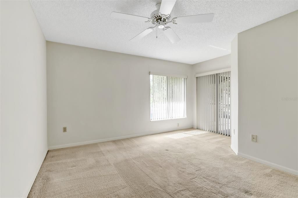 For Sale: $199,999 (2 beds, 2 baths, 1160 Square Feet)