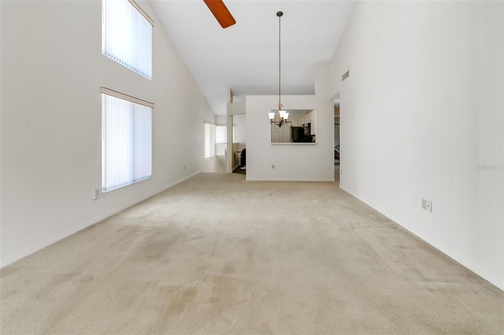 For Sale: $199,999 (2 beds, 2 baths, 1160 Square Feet)