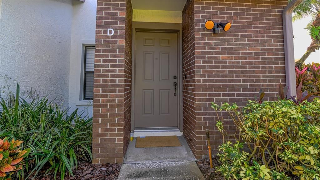 For Sale: $199,999 (2 beds, 2 baths, 1160 Square Feet)