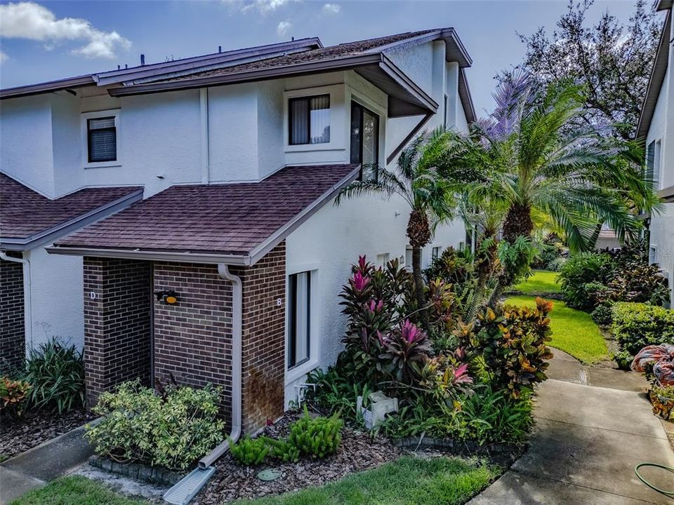 For Sale: $199,999 (2 beds, 2 baths, 1160 Square Feet)