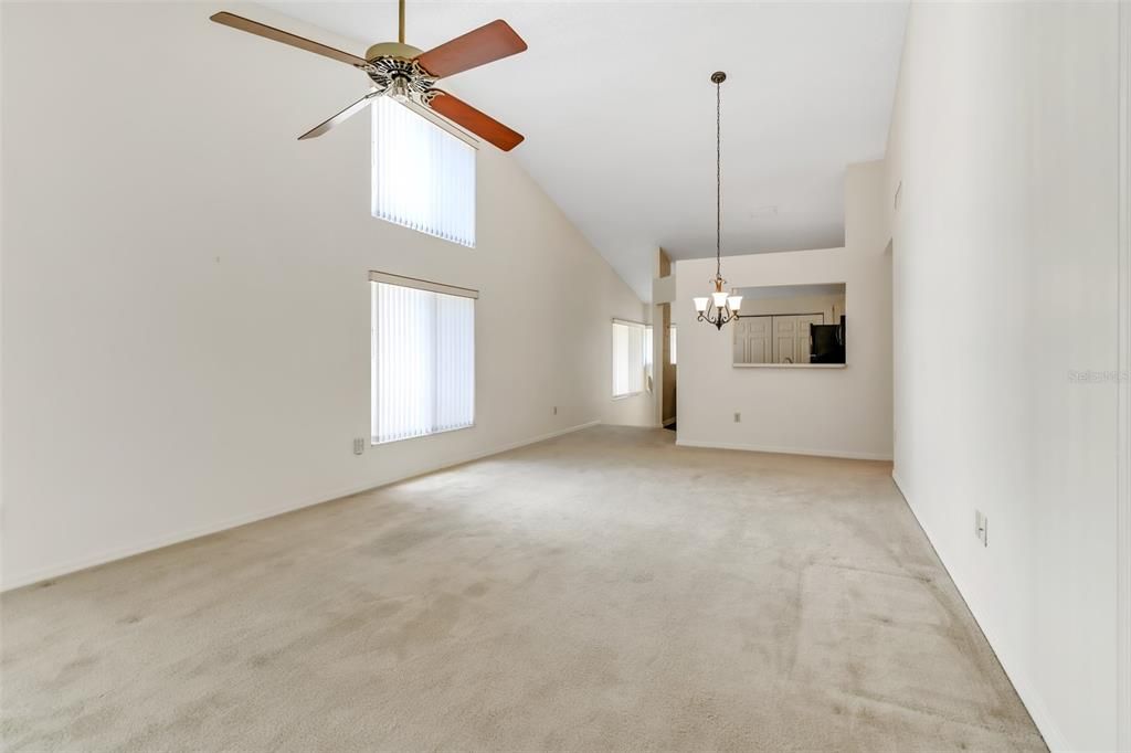 For Sale: $199,999 (2 beds, 2 baths, 1160 Square Feet)