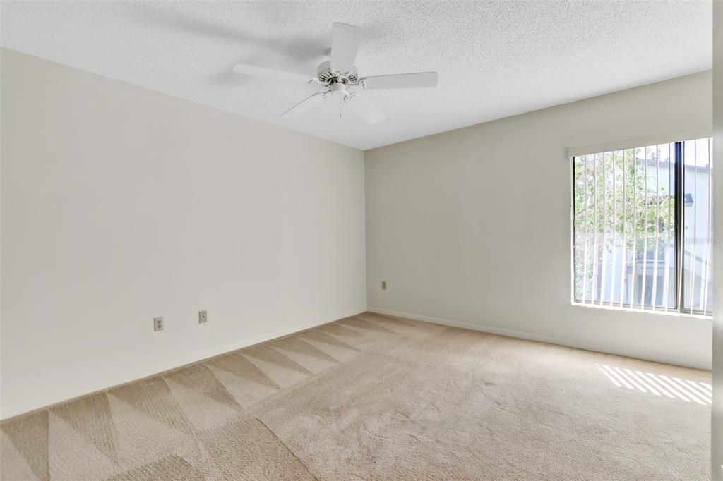 For Sale: $199,999 (2 beds, 2 baths, 1160 Square Feet)